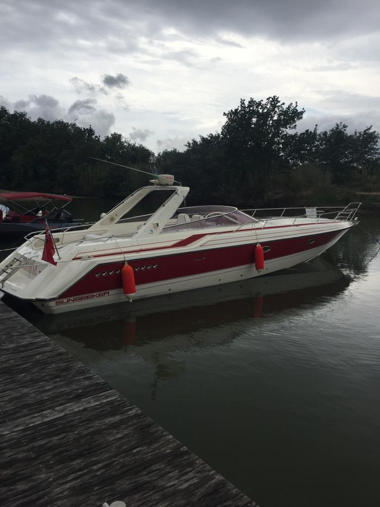 LOCATION DE BATEAUX MOTEUR : Sunseeker Thunderhawk 43