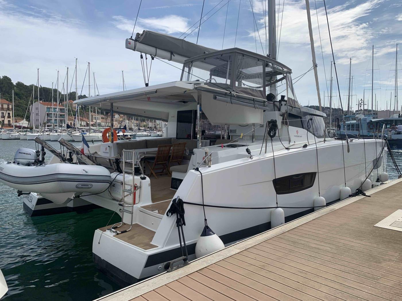 LUCIA 40 catamaran à la location Golfe de Saint-Tropez