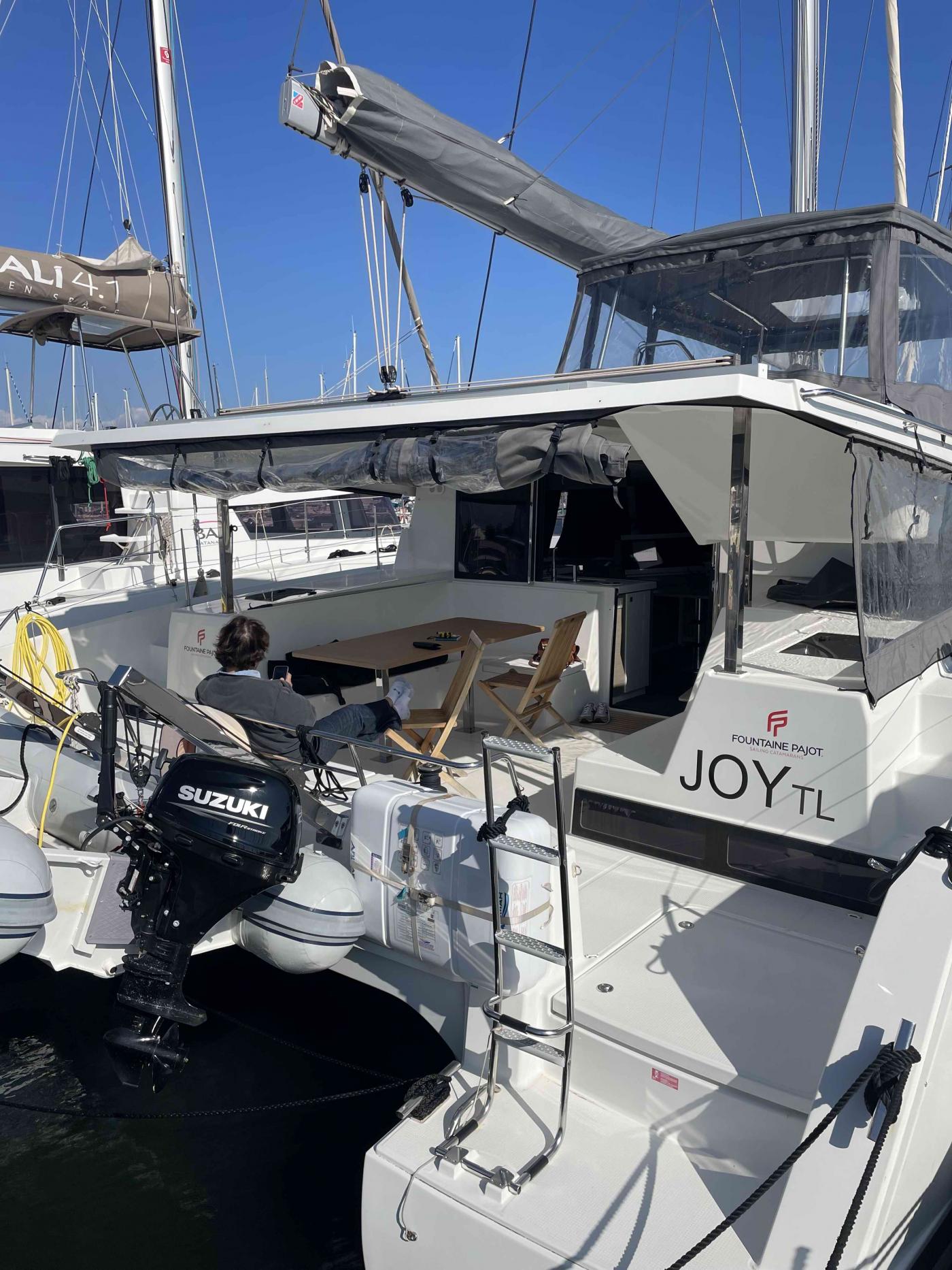  Lucia 40 Catamaran 4 cabines à la location dans le Golfe de Saint Tropez Port Grimaud